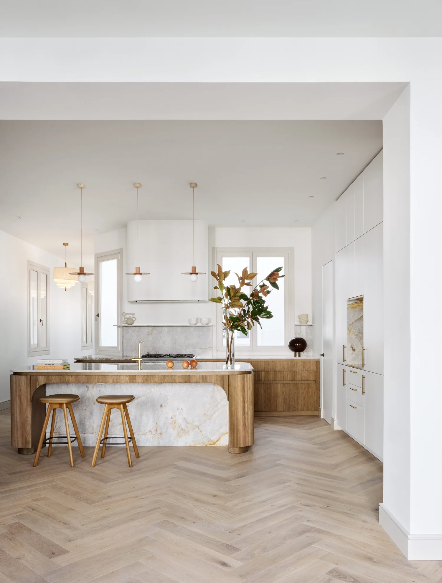 Espacio interior con materiales nobles y mecanismos LuzÓptima