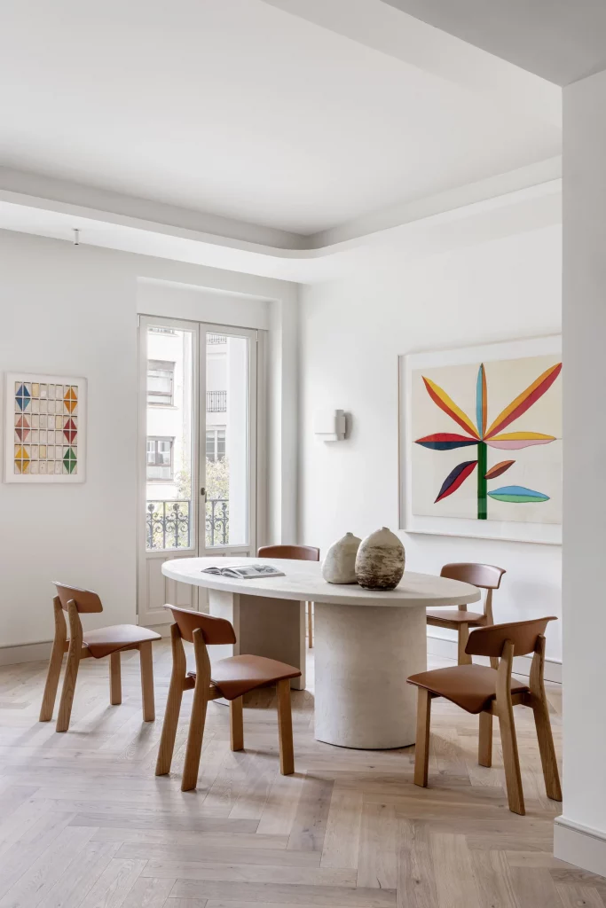 Espacio interior con materiales nobles y mecanismos LuzÓptima